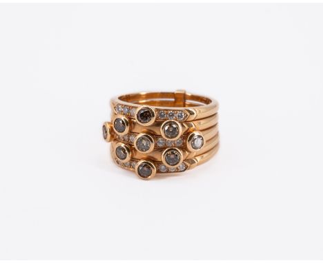DIAMANT-RING. Material: 750/- Rotgold, Punze. Gesamtgewicht: ca. 15,0 g. EU-RM: 56. Diamanten: 9 Brillanten zus. ca. 0,7 ct.,
