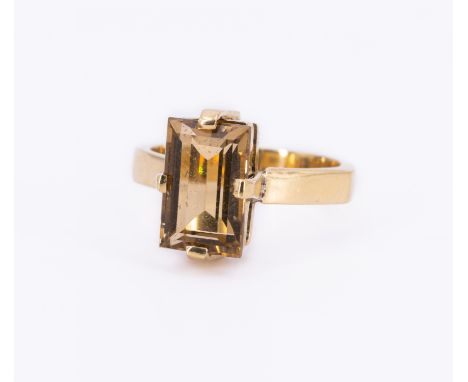 CITRIN-RING. Material: 750/- Gelbgold, getestet. Gesamtgewicht: ca. 6,0 g. EU-RM: 55. Edelsteine: 1 rechteckiger, facettierte