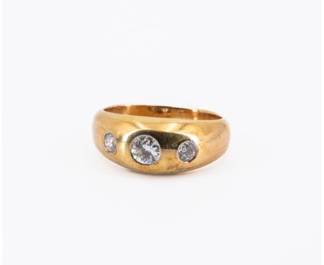 DIAMANT-RING. Herkunft: Deutschland. Material: 585/- Gelbgold, Punze. Gesamtgewicht: ca. 8,0 g. EU-RM: 52. Diamanten: 3 Diama