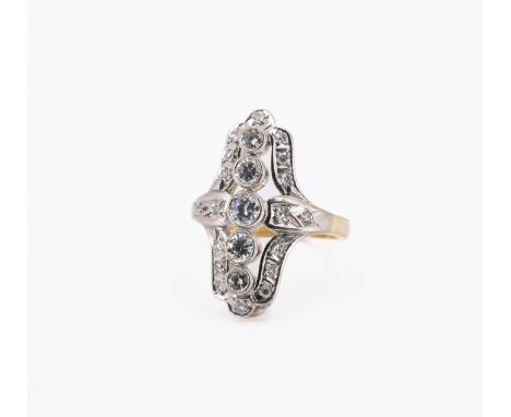 DIAMANT-RING. Material: 585/- Weiß- und Gelbgold, getestet. Gesamtgewicht: ca. 8,0 g. EU-RM: 52. Diamanten: 5 Brillanten zus.