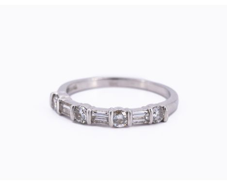 TIFFANY &amp; CODiamant-Ring. Herkunft: USA. Material: Platin, Punze. Gesamtgewicht: ca. 4,0 g. EU-RM: 57. Diamanten: 4 Brill