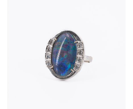 OPAL-DIAMANT-RING. Herkunft: Deutschland. Material: 585/- Weißgold, Punze, getestet. Gesamtgewicht: ca. 8,0 g. EU-RM: 52. Dia