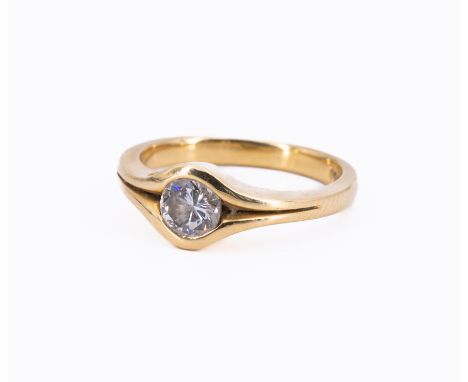 SOLITAIRE-RING. Herkunft: Deutschland. Material: 750/- Gelbgold, Punze. Gesamtgewicht: ca. 6,0 g. EU-RM: 56. Diamanten: 1 Bri