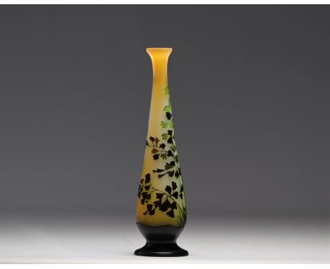 Emile Galle multi-layered vase with floral decoration - Weight: 350 g - Shipping available - Region: france - Sizes: H 240 MM