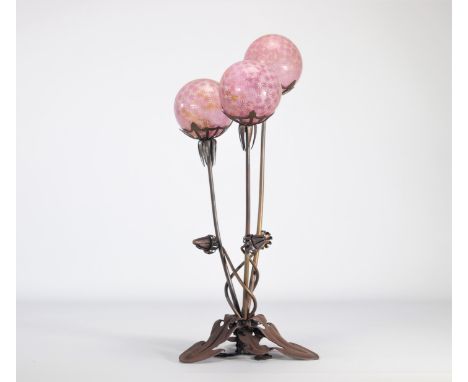 Exceptional Art Nouveau lamp with three arms of light. The base is made of wrought iron and hammered. The base opens out into