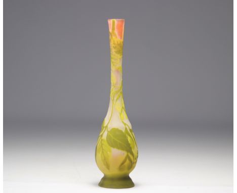 Emile Galle multi-layered vase with floral decoration - Weight: 255 g - Shipping available - Region: France - Sizes: H 230 MM