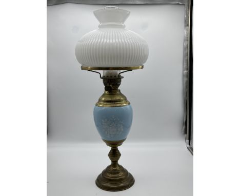 Vintage Brass and Ceramic Oil Lamp. 
Good condition, no damage. 