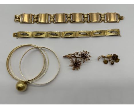 Assorted 14ct Gold to include Bracelets, Brooches and Bangle. 