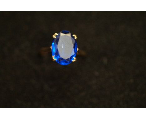 9ct Gold Ring set with Large Blue Gem Stone Size N