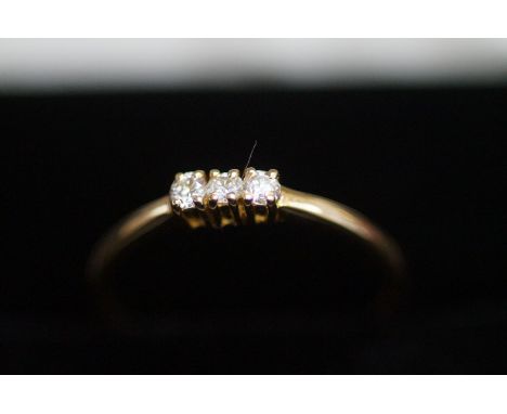 18ct Gold 3 stone diamond ring Size R