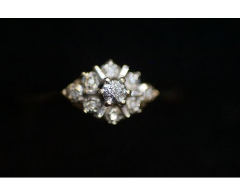 9ct Gold Cluster Ring Size O