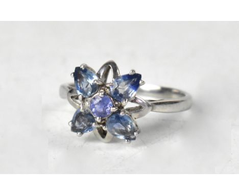 A 9ct white gold ring with blue sapphire flowerhead, size T, approx 3.5g.