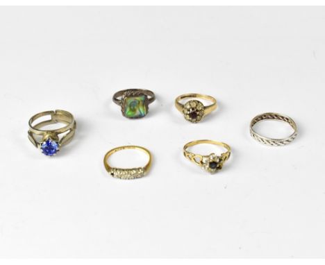 Three gold rings to include an 18ct five-stone diamond ring (af, one stone missing), platinum head on yellow gold shank, size