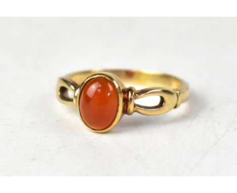 A 9ct yellow gold garnet ring, the central garnet set to open work shoulders, size O, approx 2.7g.