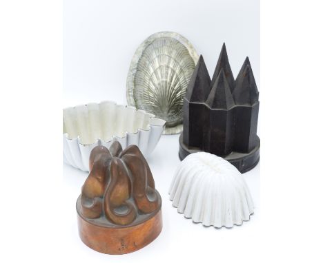 A VICTORIAN COPPER JELLY MOULD BY BENHAM AND FROUD, A LARGER TIN EXAMPLE, TWO ENAMEL EXAMPLES AND VARIOUS TINNED PASTRY TRAYS