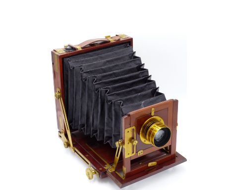 AN UN-NAMED VICTORIAN MAHOGANY AND BRASS BOUND 1/2 PLATE CAMERA, FITTED WITH COOKE LENS H.D. TAYLORS PATENTS, SERIES III 61/2