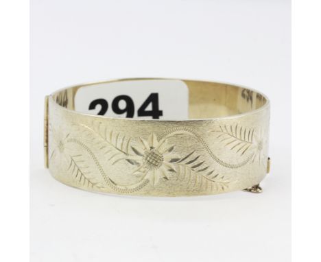 A hallmarked silver bangle, Dia. 6.5cm.