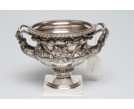 AN EDWARDIAN SILVER SMALL WARWICK VASE, maker Goldsmiths &amp; Silversmiths Co. Ltd., London 1909, 5 1/4" high, 24ozs 6dwts, 