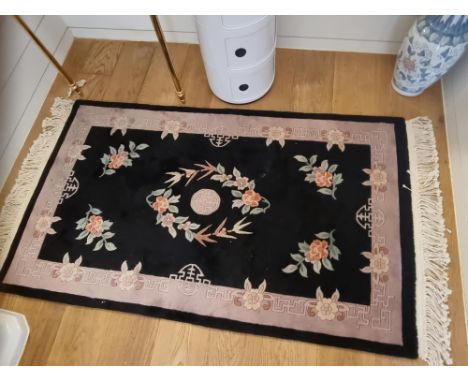Oriental Fu Shou design and floral area rug thick wool pile 91 x 152cm&nbsp;(Apt 10)