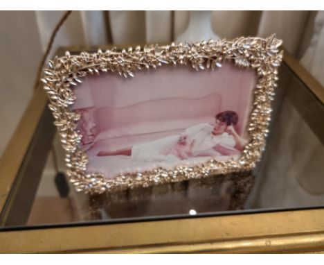 Laura Leaves Photo Frame, Gold, Leaves and berries weave their way around the edge of the Laura photo frame, which has a gold