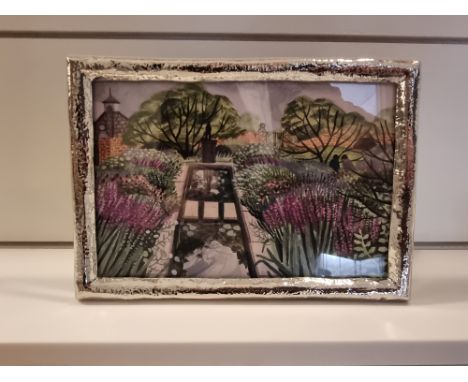 Wavy Slim Edge Photo Frame&nbsp;A rustic, antique-effect design, this freestanding photo frame has a metallic finish and slim