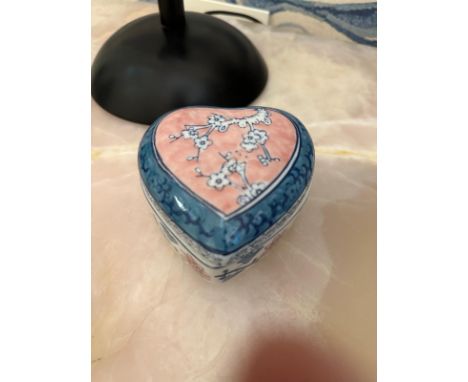 Vintage Chinese Porcelain Heart Shaped Trinket/Jewellery&nbsp;Boxes (Apt 10)