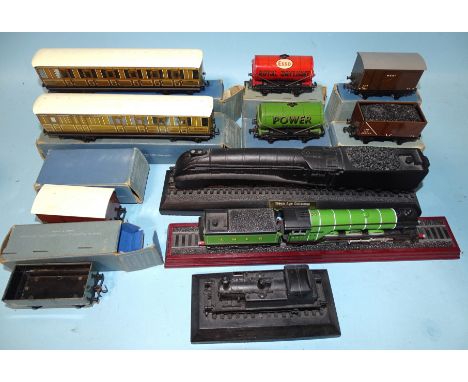 Hornby Dublo, two D1 coaches, six wagons, (all boxed), a DA455 Through Station and DA456 Island Platform, DA458 Signal Cabin,
