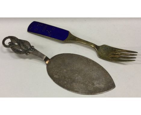 A silver and enamelled fork together with a pie slice. Approx. 87 grams. Est. £30 - £50.