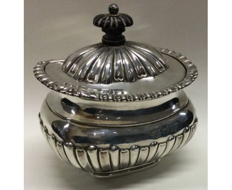 A fluted Victorian silver hinged caddy. London 1898. By Mappin and Webb. Approx. 196 grams. Est. £180 - £220.