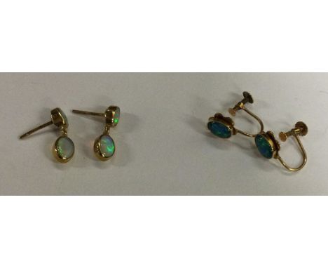 Two pairs of gold mounted opal earrings. Approx. 3.4 grams. Est. £30 - £40.