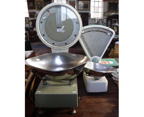 A SET OF VINTAGE ENAMEL SHOP SCALES BY AVERY, weighing up to 3lbs and a similar set weighing up to 7lbs