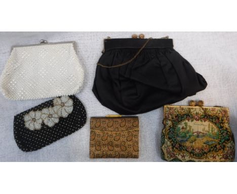 A COLLECTION OF VINTAGE BEAD PURSES and similar items