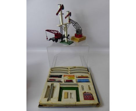 Miscellaneous Vintage Hornby 32 mm Gauge, including track, boxed crane, boxed junction signal nr 2, ten ton lift and a Lone S