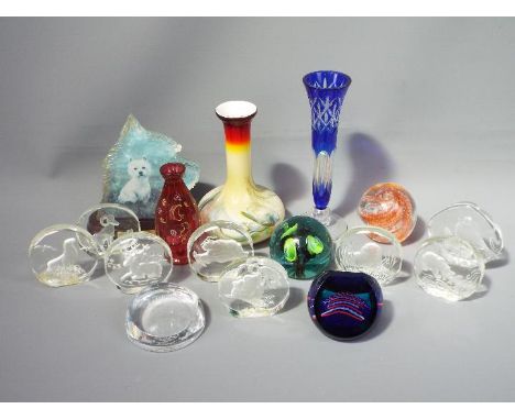 A collection of glassware to include a limited edition Caithness paperweight 'Shockwave', 109/500, two further paperweights, 