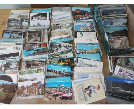 Deltiology - a collection in excess of 800 postcards to include many modern larger portrait cards