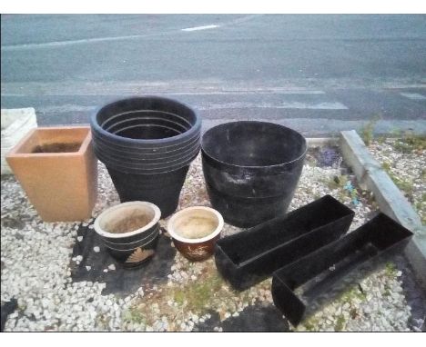 A quantity of garden planters, various sizes and styles (qty)