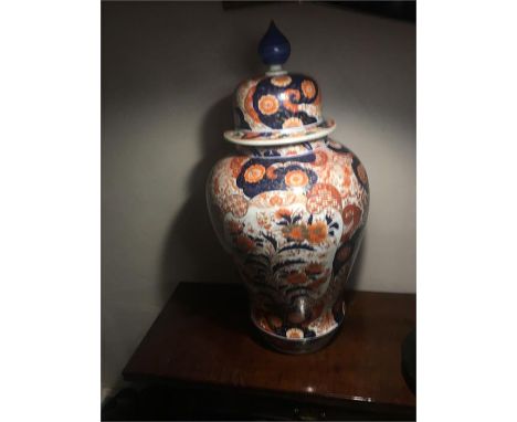 Good 19th c Japanese Imari lidded vase 76 cm high (chip to finial)