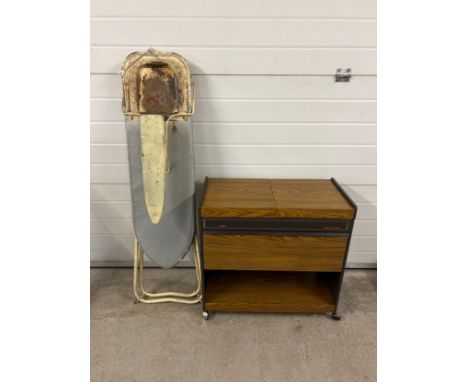 A vintage Ekco hostess royal trolly. Food warmer complete with 4 glass Warming dishes and stainless steel covers, in good con