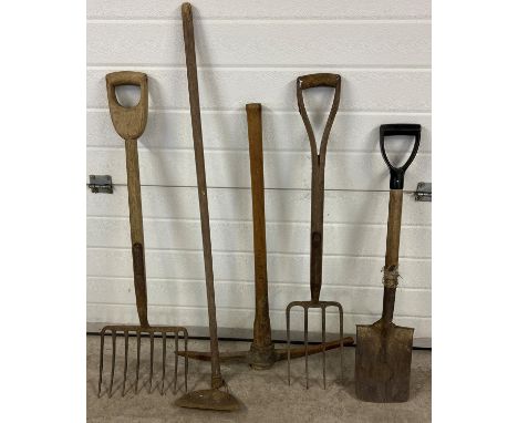 5 vintage wooden handled garden tools. To include 2 forks (4 prong &amp; 8 prong), pick axe and digging hoe. 