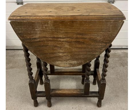 A small vintage oak barley twist gate leg, drop leaf table. Approx. 73 x 92 x 60 cm fully extended. 