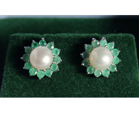 A PAIR OF SILVER PEARL AND EMERALD STUD EARRINGS.