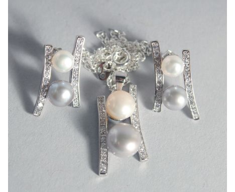 A SILVER WHITE AND GREY PEARL NECKLACE AND A PAIR OF EARRINGS.