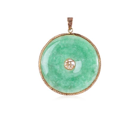 A JADE DISC PENDANT
Featuring a jade piece mounted in a yellow gold setting marked '14K' '585' to the bail.
3.8 x 3.1cm
6.3g
