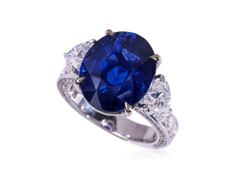 A FINE LARGE UNHEATED CEYLON CORNFLOWER BLUE SAPPHIRE RING Featuring a large unheated blue sapphire weighing approximately 13