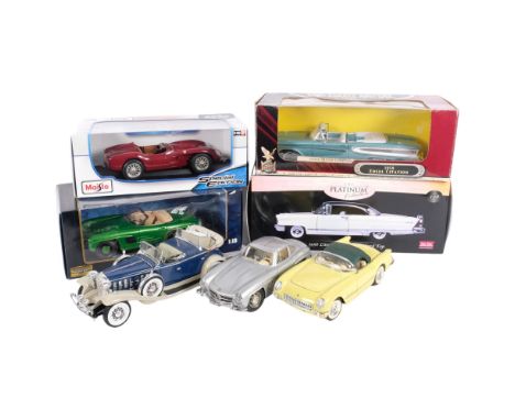 A quantity of boxed and loose diecast vehicles, including a Sunstar 1/18 scale model, the Platinum Collection, of a 1956 Linc