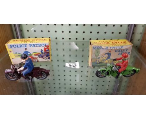 2 SCALE MODEL MOTOR CYCLES BY QUALITOY OF POLICE PATROL & MOTOR CYCLE RALLY RIDER WITH BOXES