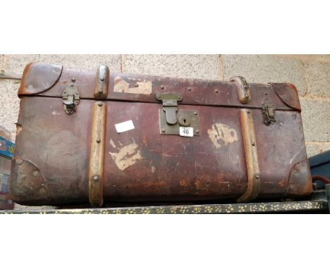 VINTAGE TRAVEL TRUNK