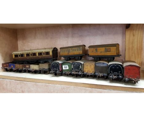 QTY OF VINTAGE 'O' GAUGE ROLLING STOCK