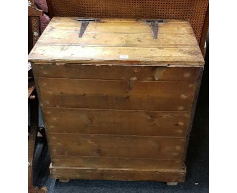 VINTAGE PINE STORAGE BOX