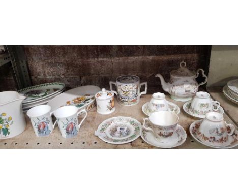 SHELF WITH MISC PORTMEIRION DISHES & A QTY OF ROYAL DOULTON CUPS & SAUCERS FROM THE BRAMLEY HEDGE GIFT COLLECTION